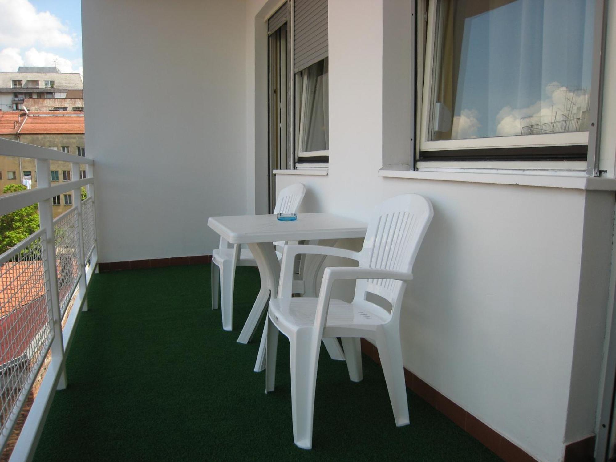 Spirit Hostel And Apartments Belgrade Exterior photo
